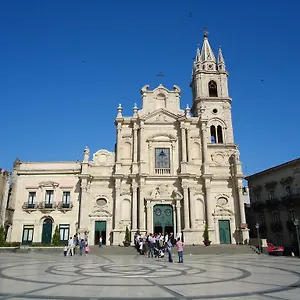 Al Centro Di , Acireale Italia
